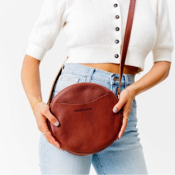 Portland Leather Goods Large Circle Crossbody Bag for Women Nutmeg - Picture 2 of 11